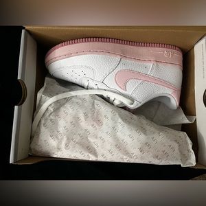 Air Force ones Grade school white/pink foam